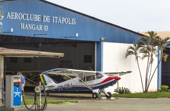  Aeroboero PP-GRJ após reforma em 2015.jpg