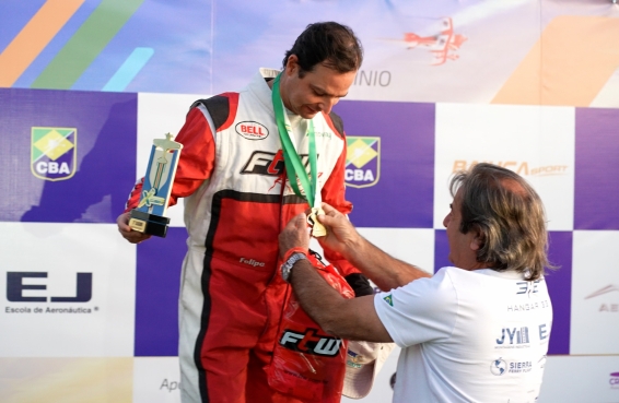 QUARTO DIA SÁBADO.00_42_19_12.Still040.jpg